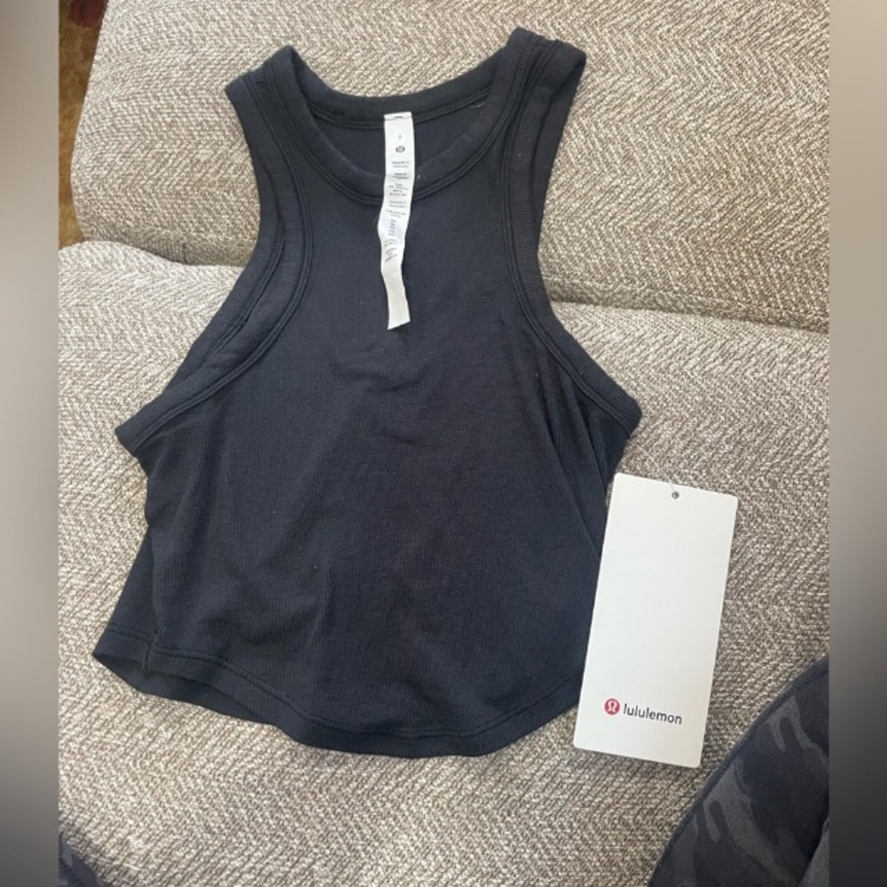 NWT lululemon hold tight cropped tank